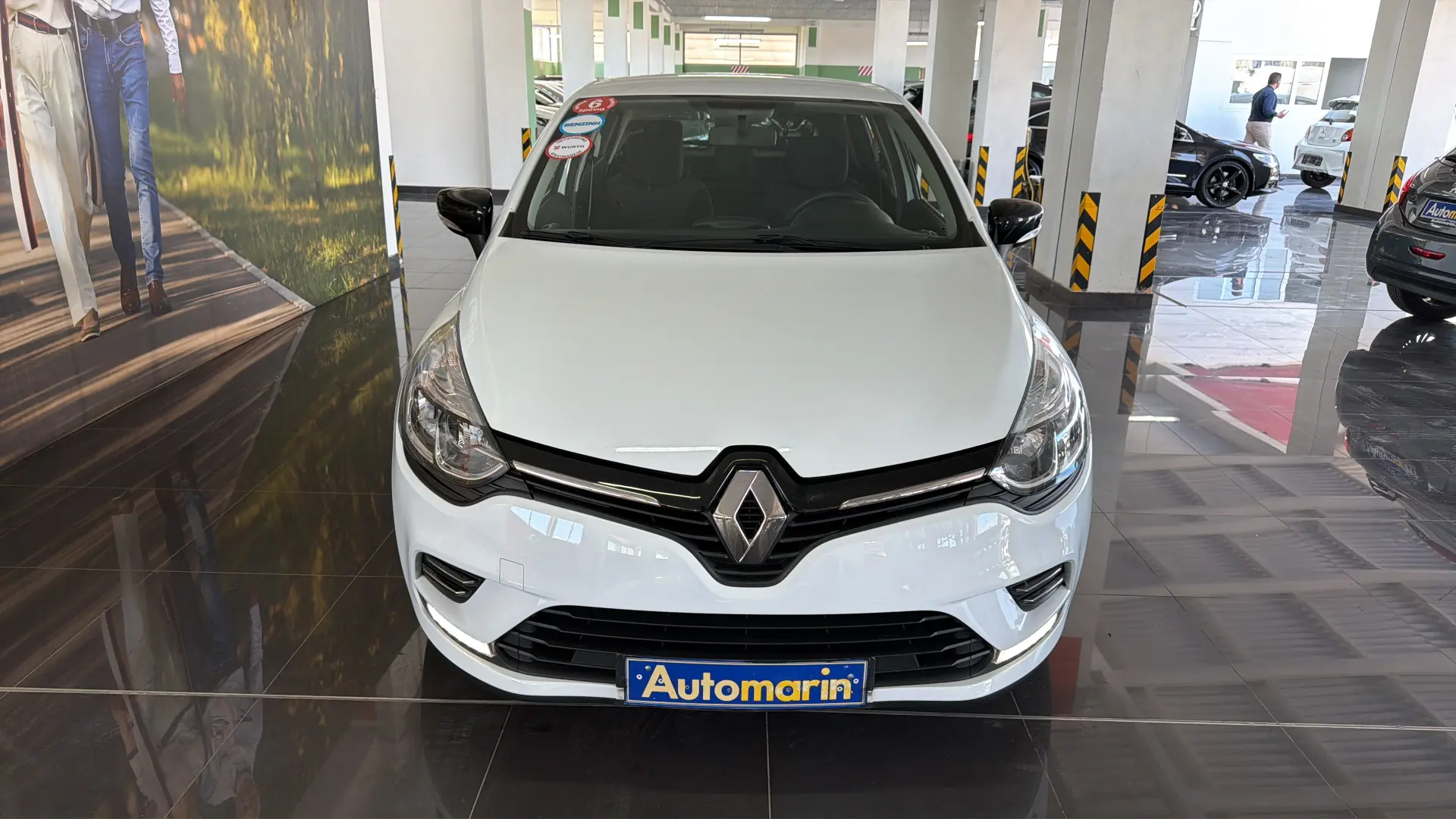 View 2 - Renault Clio - 2020