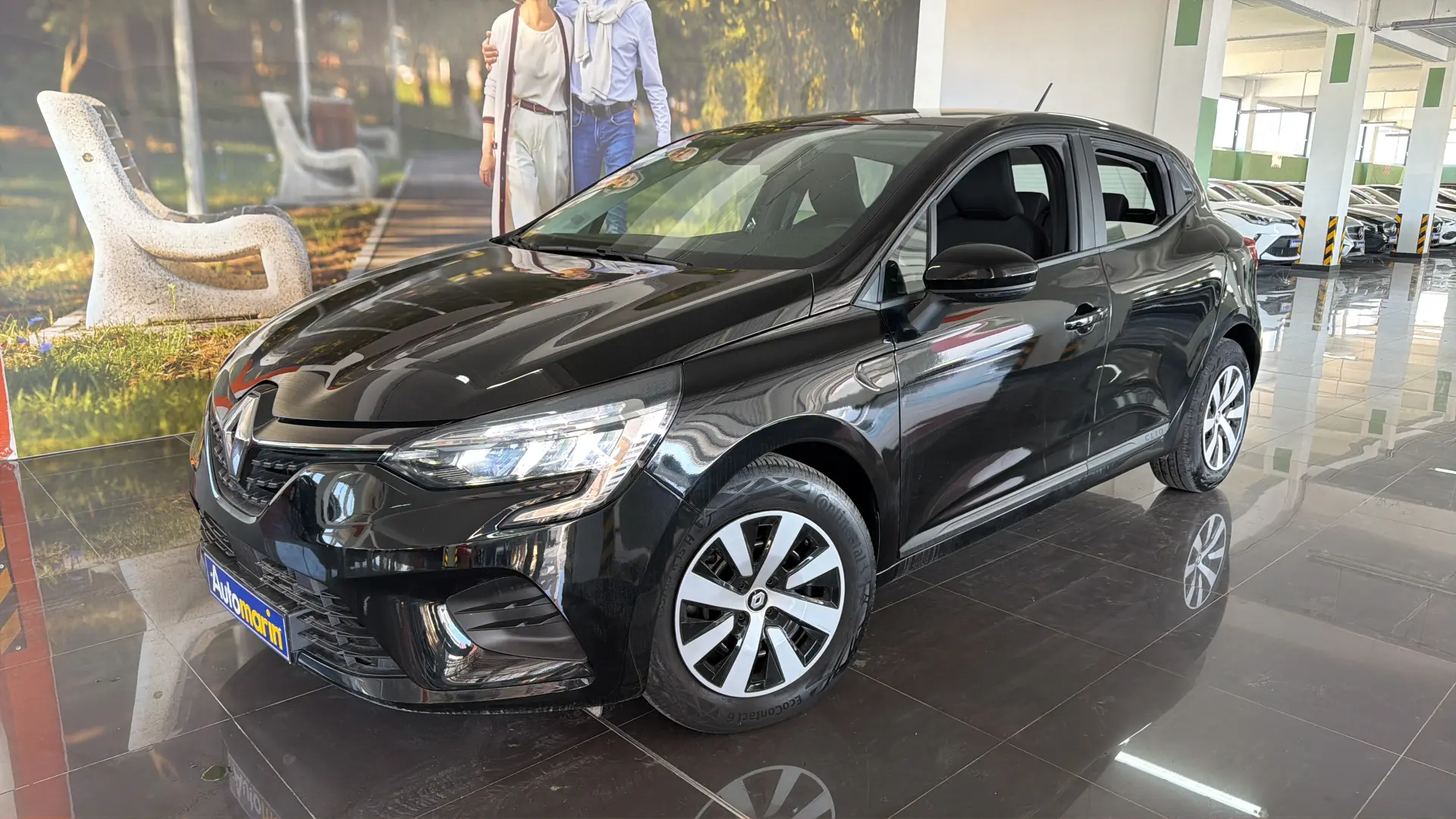 View 1 - Renault Clio - 2023