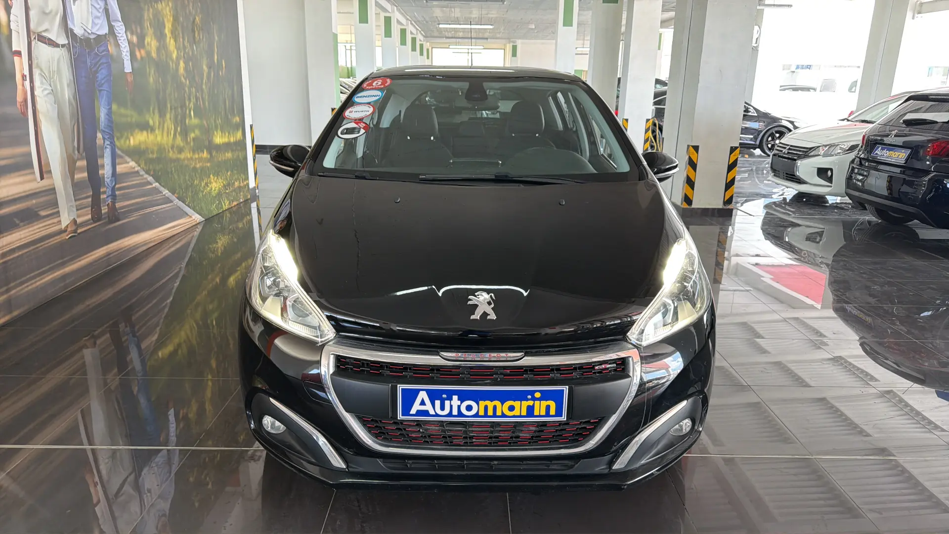 View 2 - Peugeot 208 - 2015