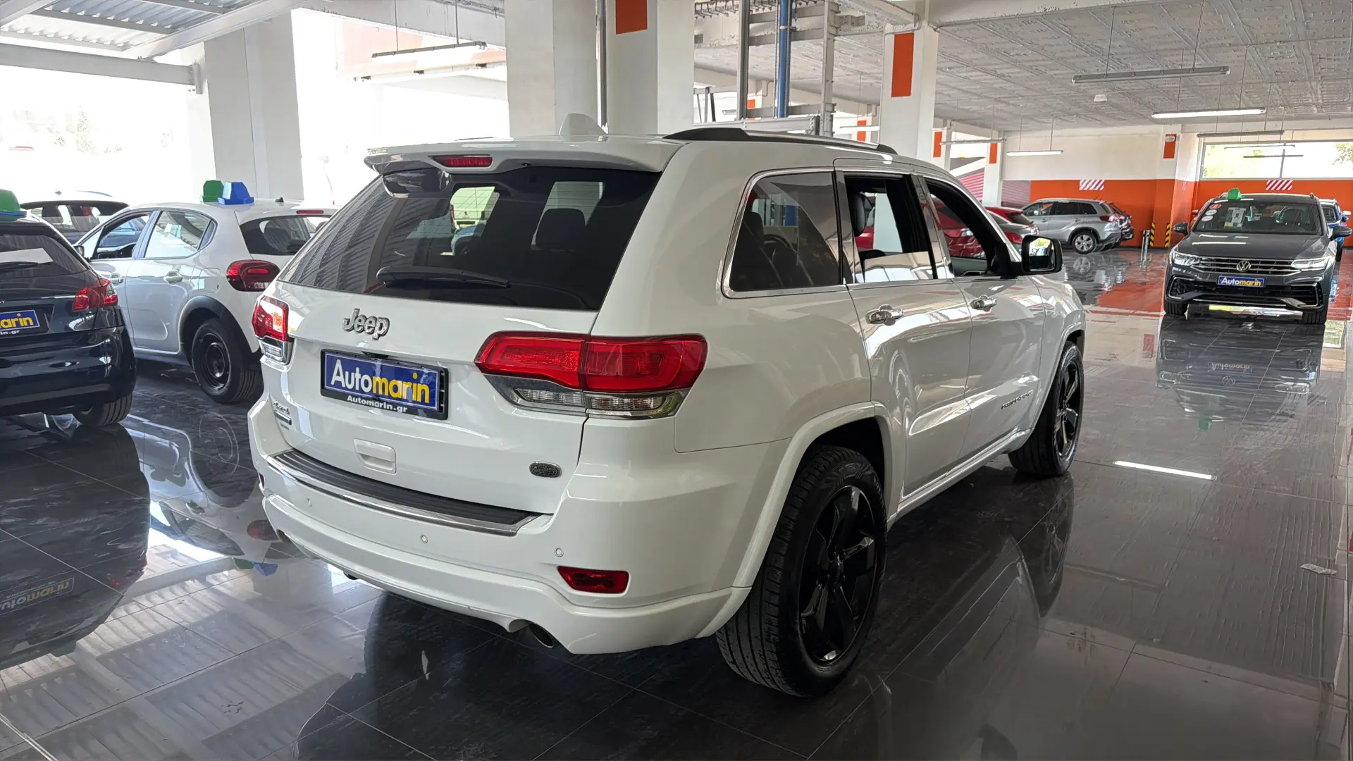 View 4 - Jeep Grand Cherokee - 2016