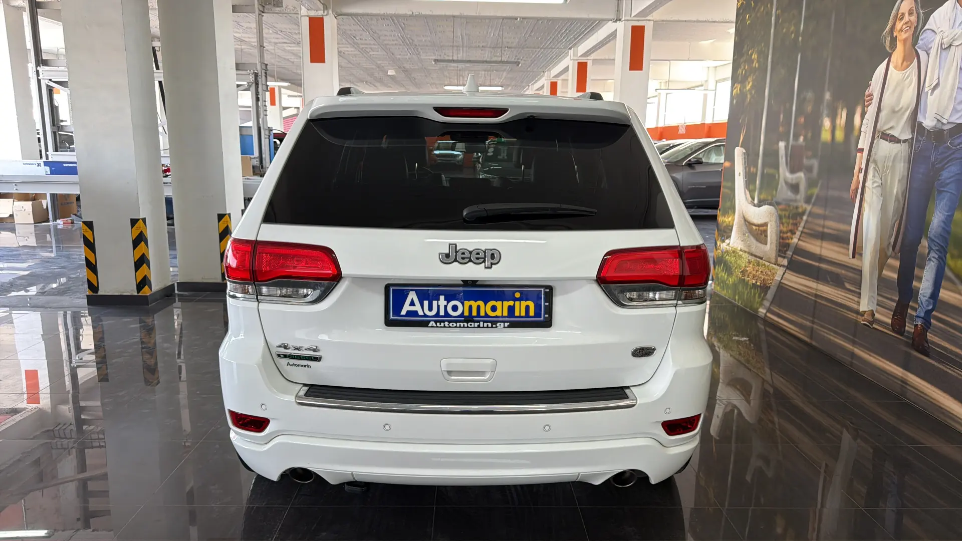 View 5 - Jeep Grand Cherokee - 2016