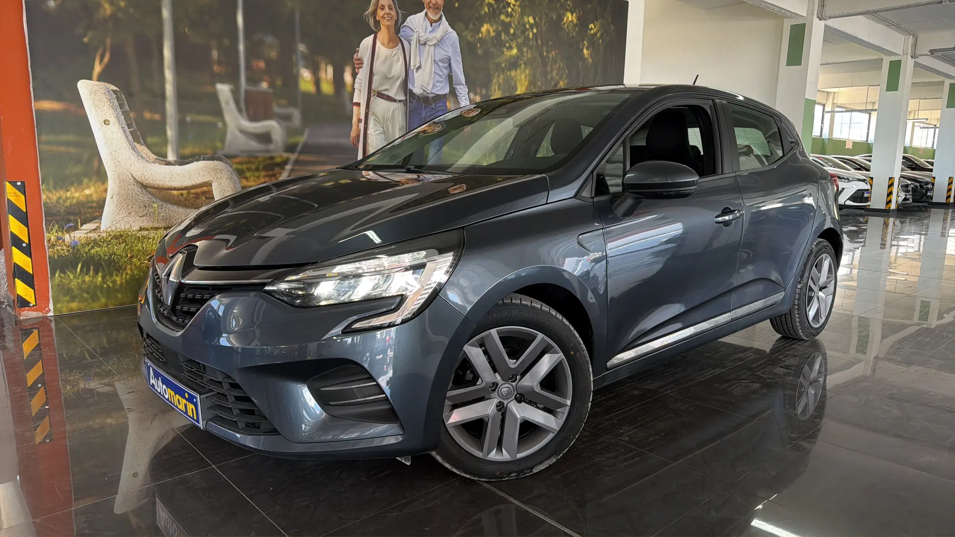 View 1 - Renault Clio - 2021