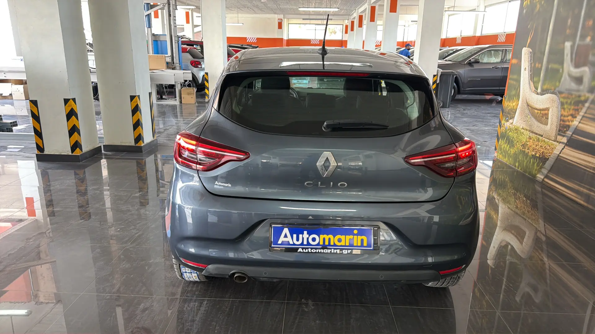 View 5 - Renault Clio - 2021