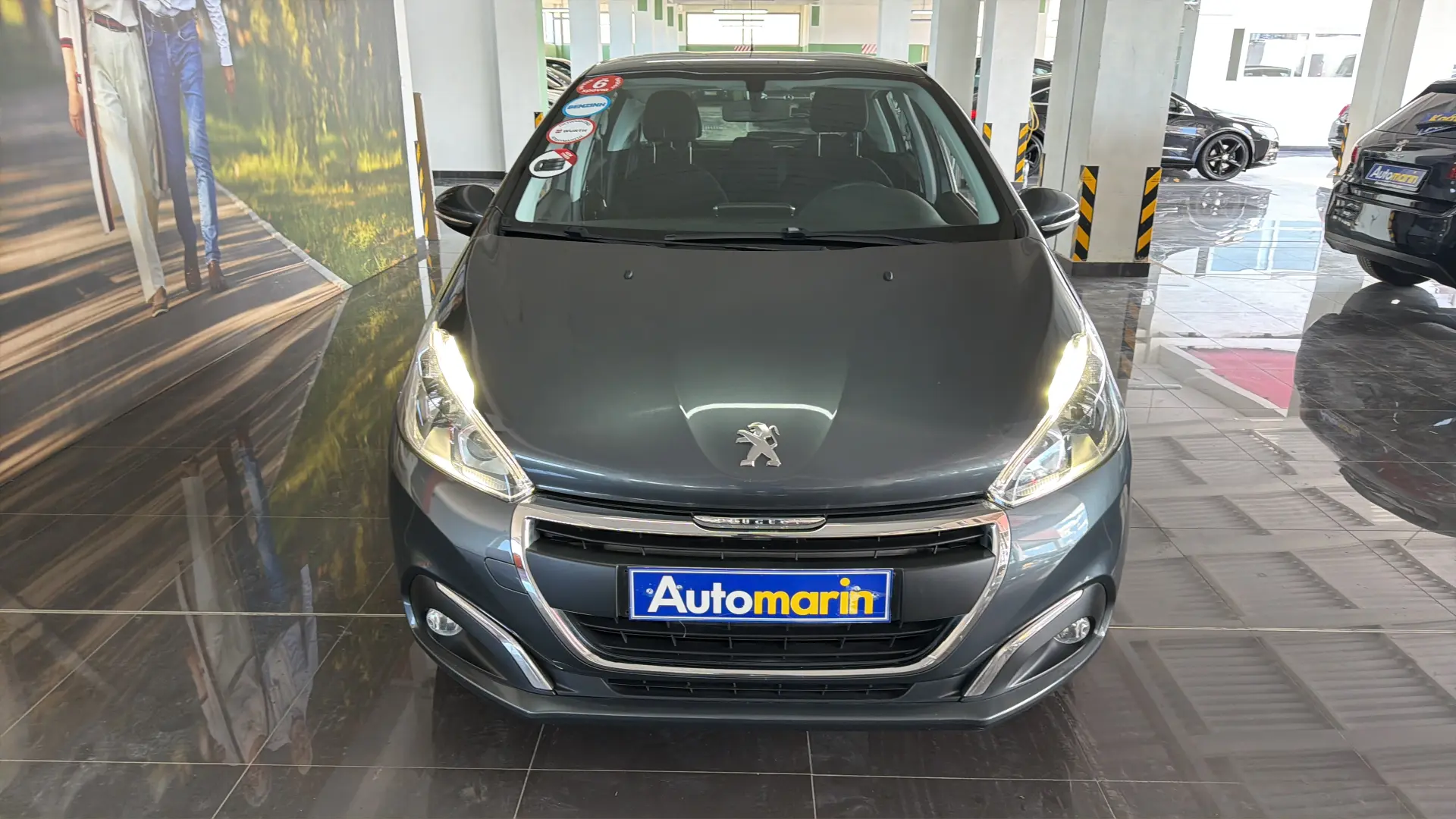 View 2 - Peugeot 208 - 2015