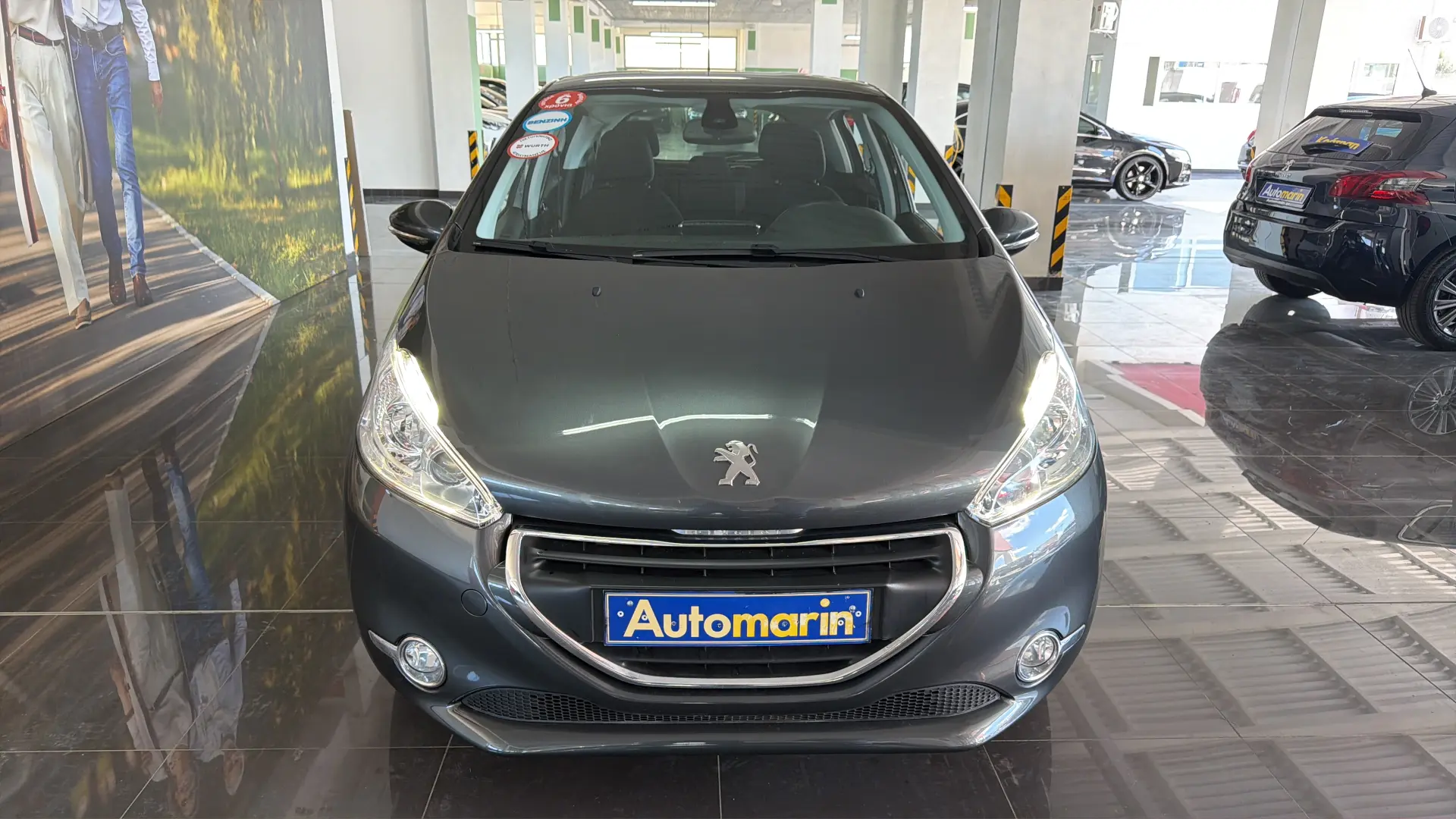 View 2 - Peugeot 208 - 2015