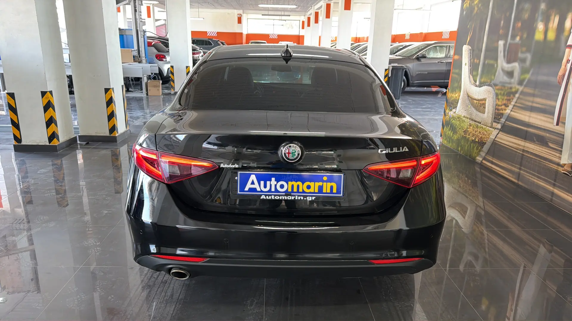 View 5 - Alfa Romeo Giulia - 2018