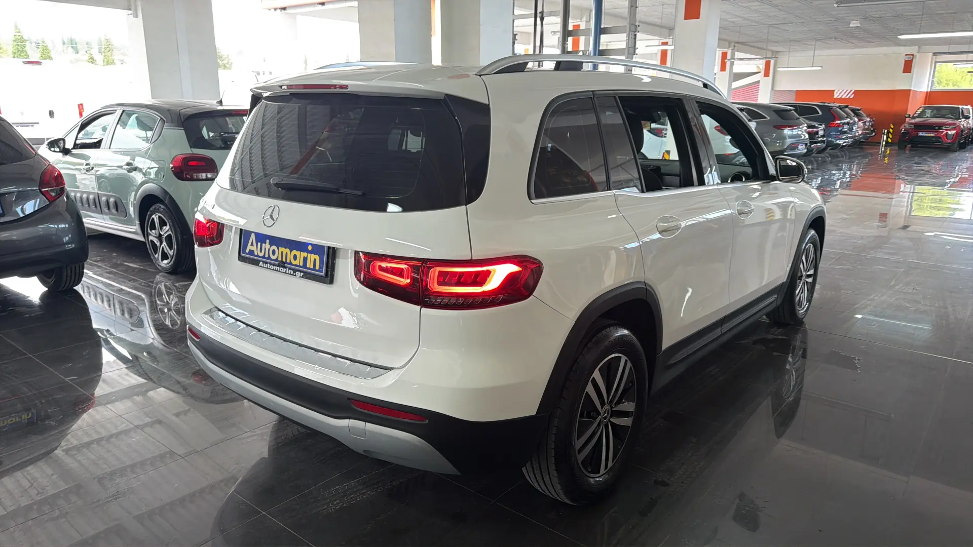View 4 - Mercedes-Benz GLB 200 - 2021