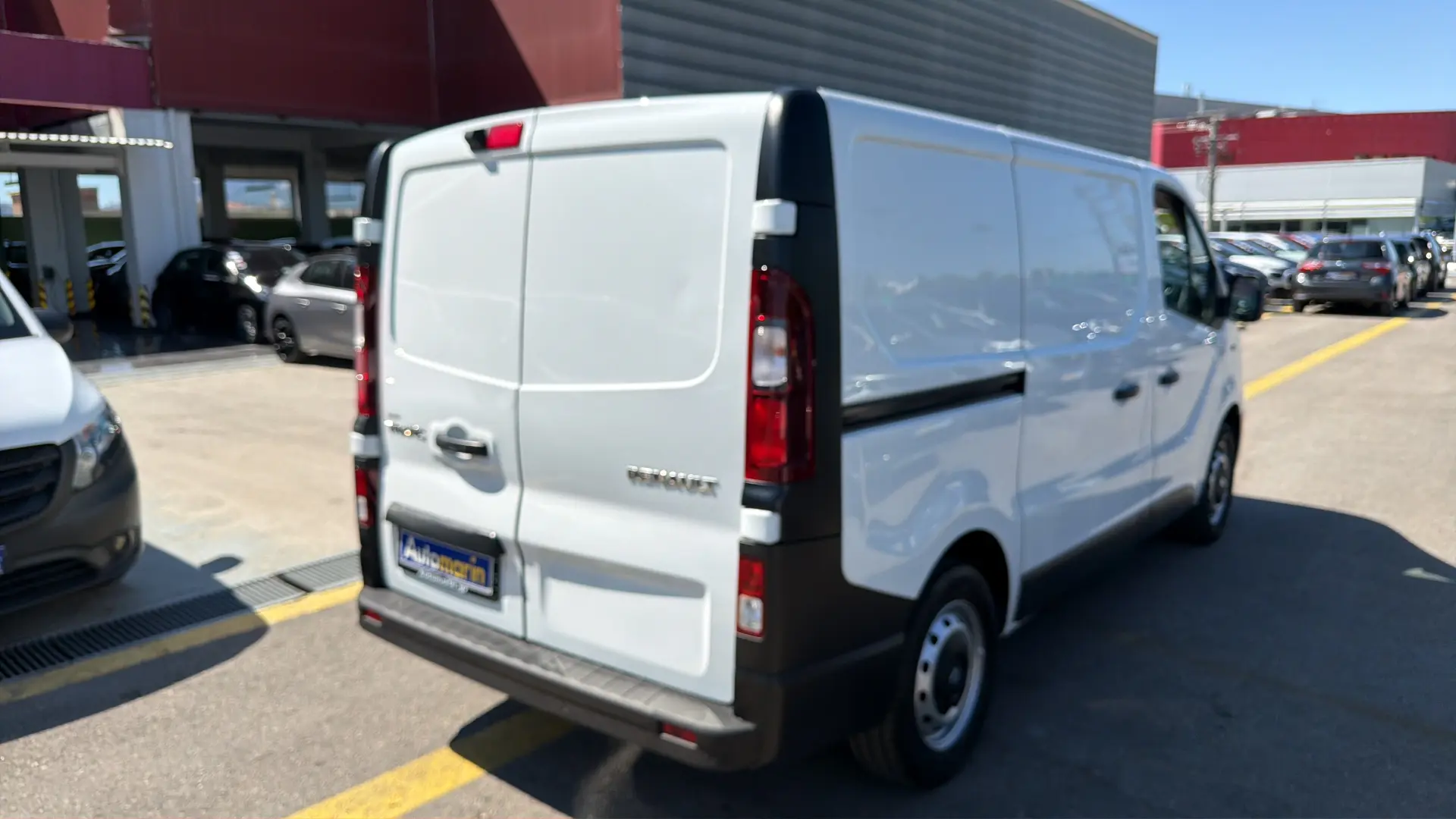 View 4 - Renault Trafic - 2021
