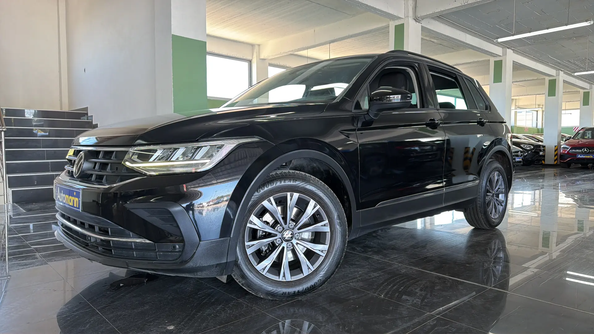 View 1 - Volkswagen Tiguan - 2023