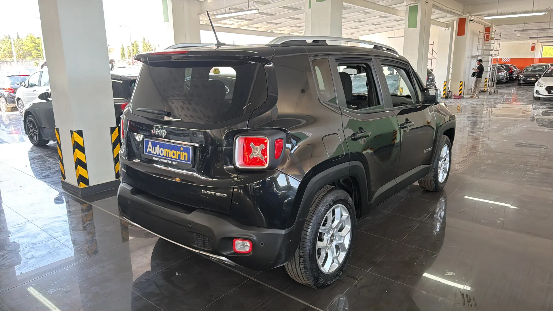 View 4 - Jeep Renegade - 2015