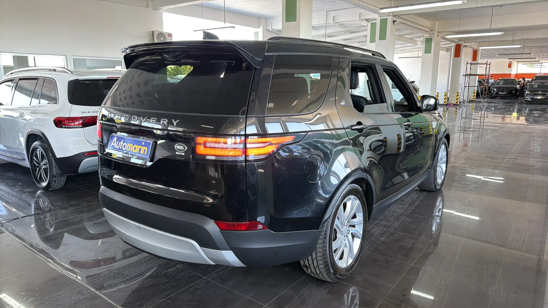 View 4 - Land Rover Discovery - 2018
