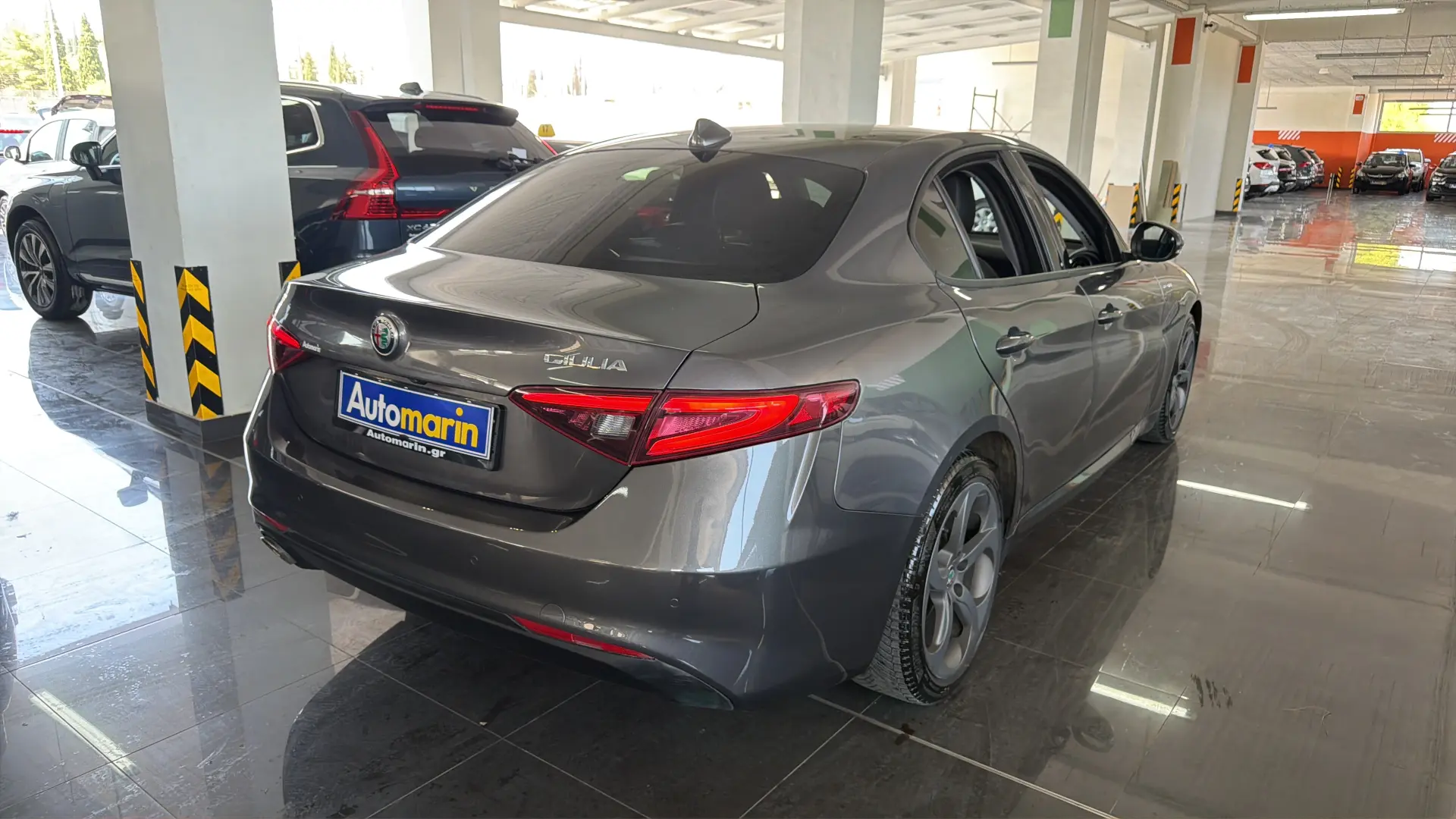 View 4 - Alfa Romeo Giulia - 2021