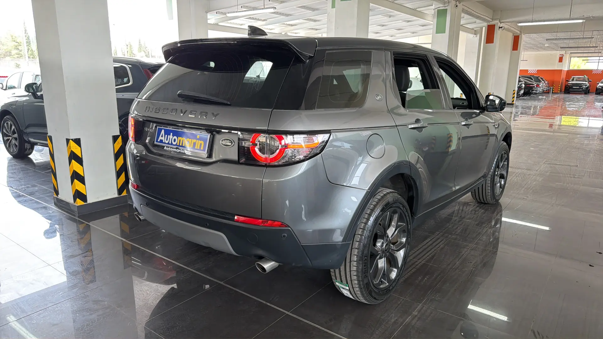 View 4 - Land Rover Discovery Sport - 2019