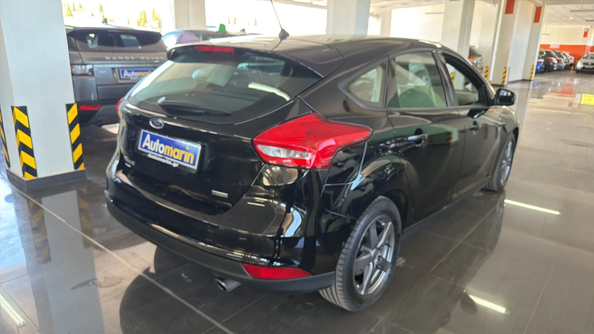 View 4 - Ford Focus - 2017