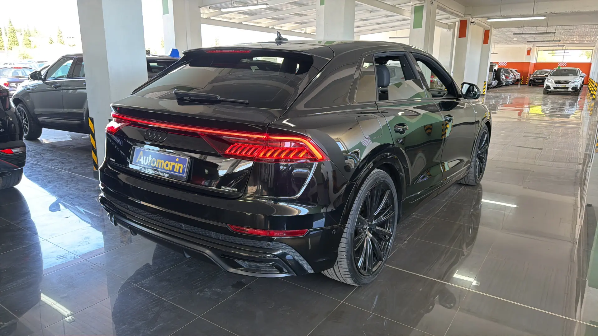 View 4 - AUDI Q8 - 2023