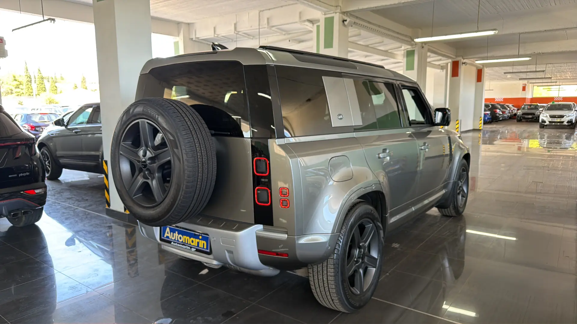 View 4 - Land Rover Defender - 2022