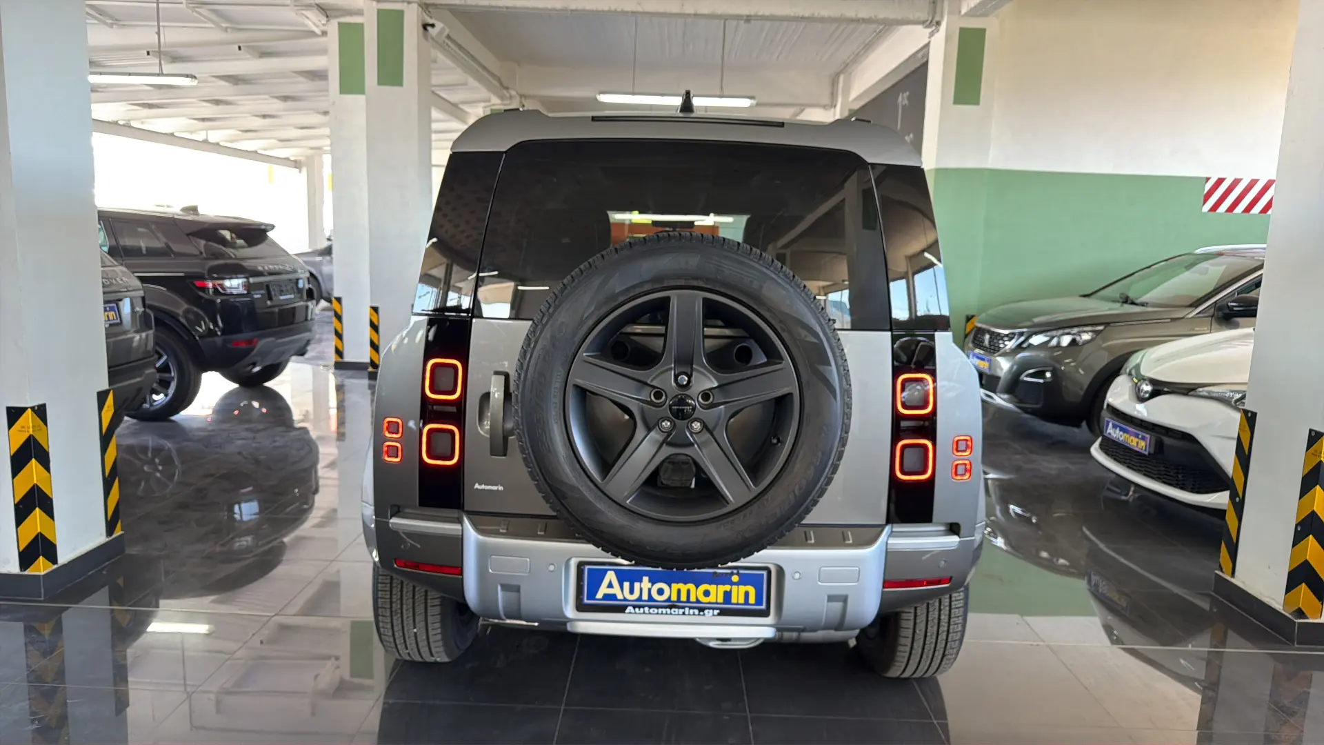 View 5 - Land Rover Defender - 2022