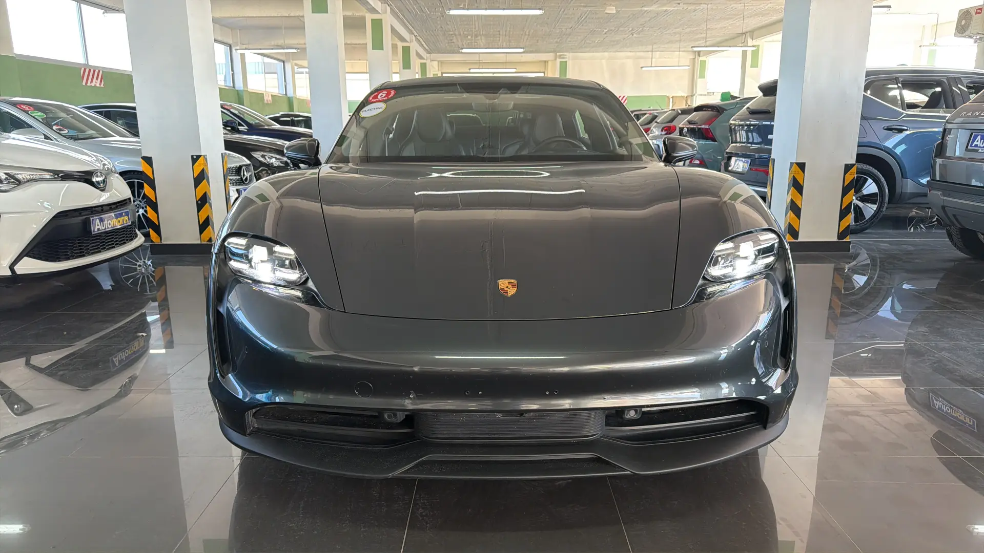 View 2 - Porsche Taycan - 2021