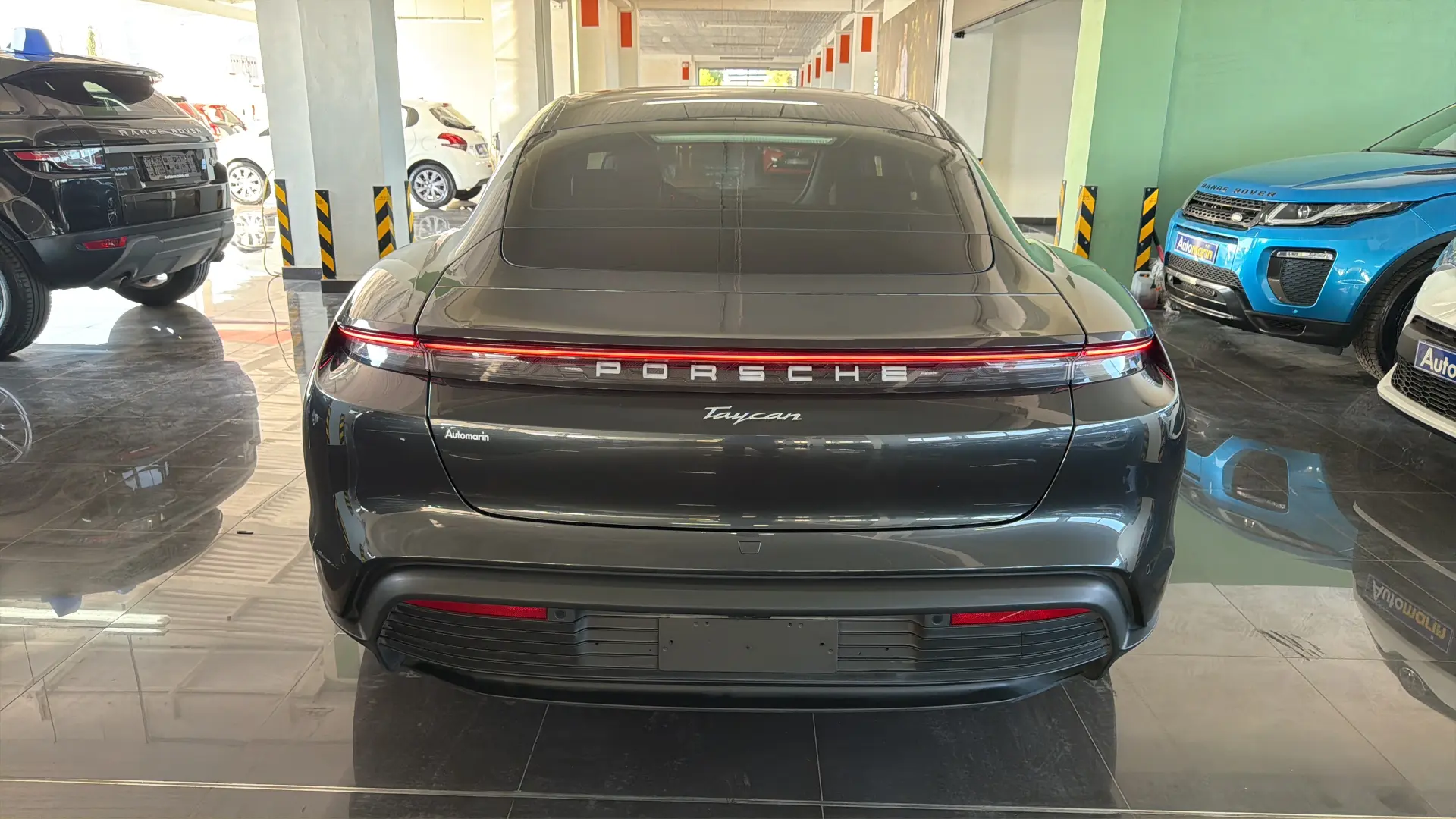 View 5 - Porsche Taycan - 2021