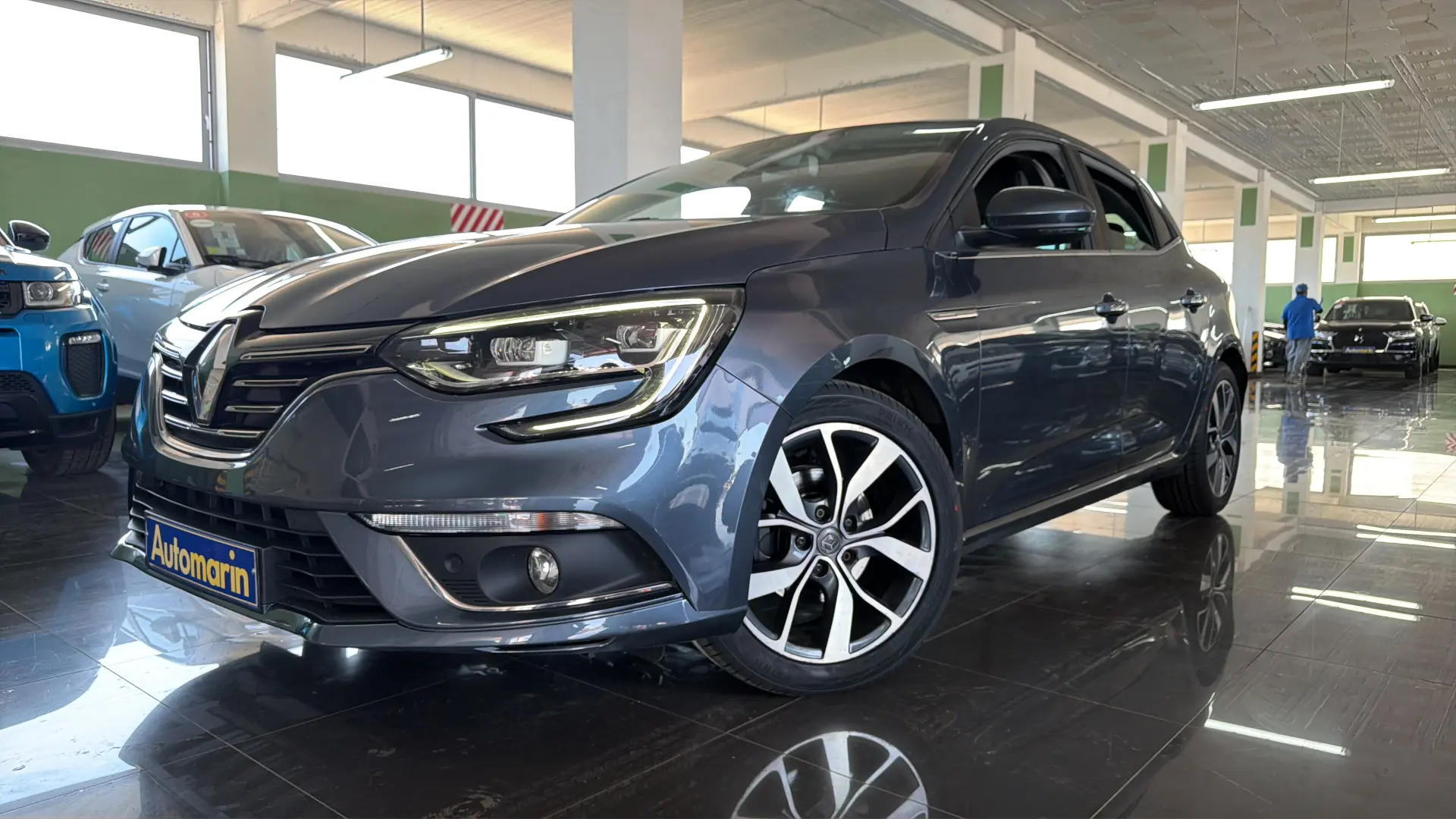 View 1 - Renault Megane - 2017