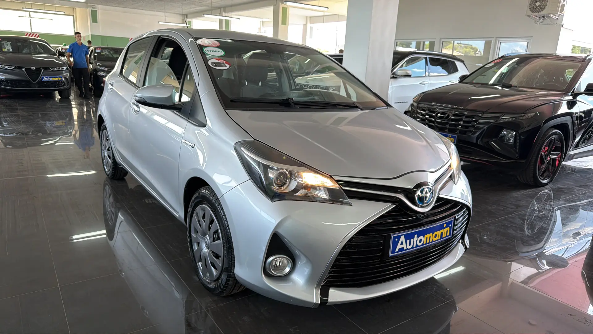 View 3 - Toyota Yaris - 2015