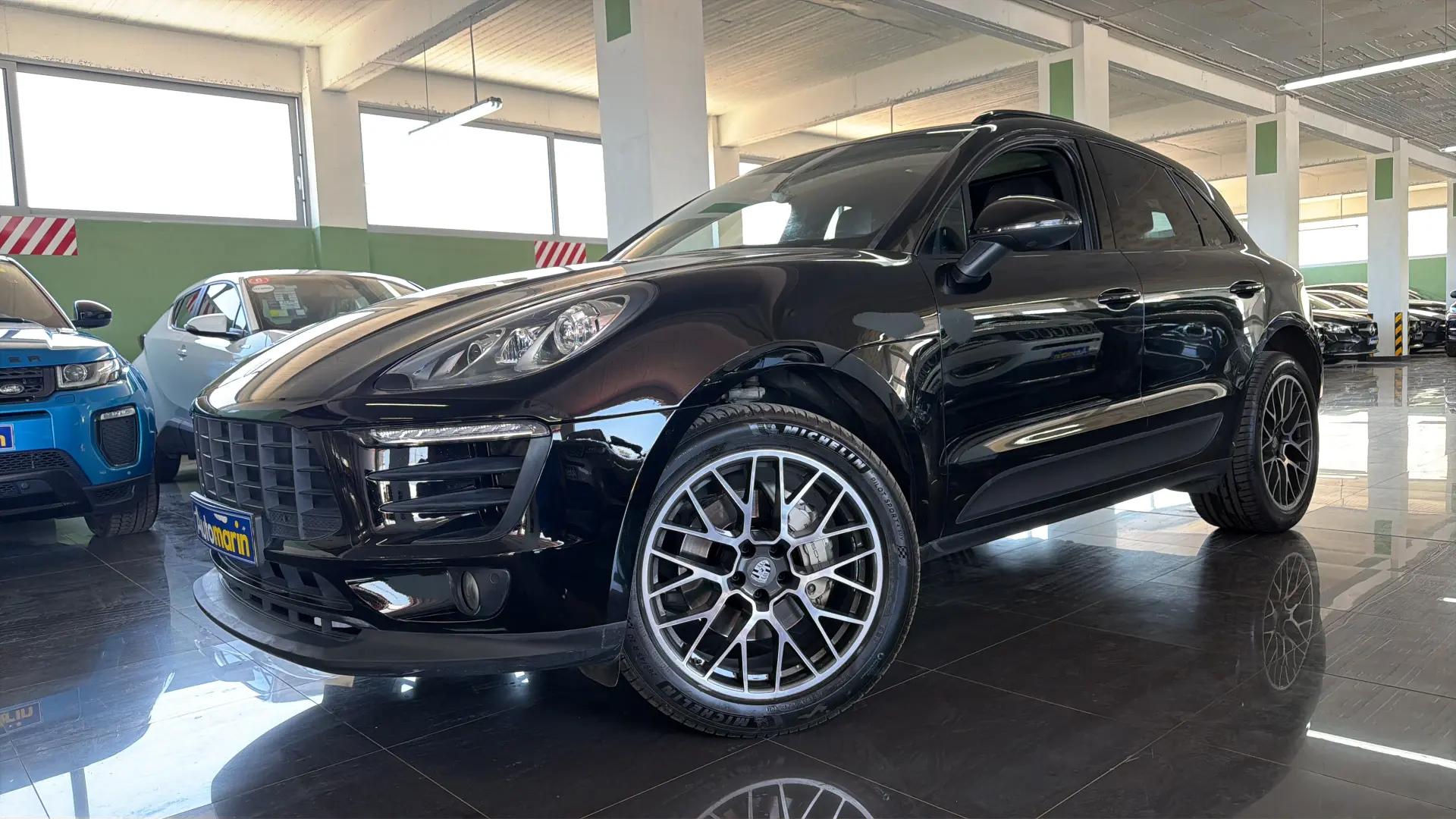 View 1 - Porsche Macan - 2016