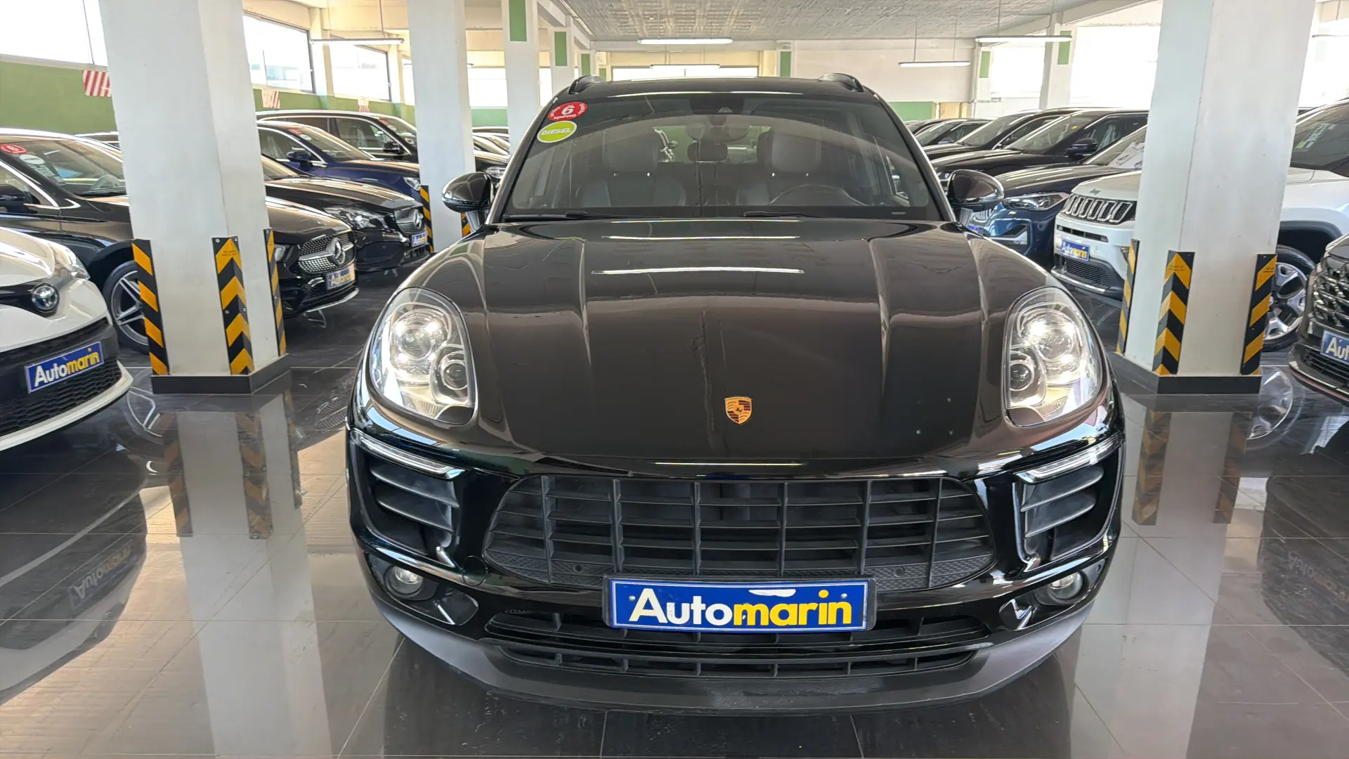 View 2 - Porsche Macan - 2016