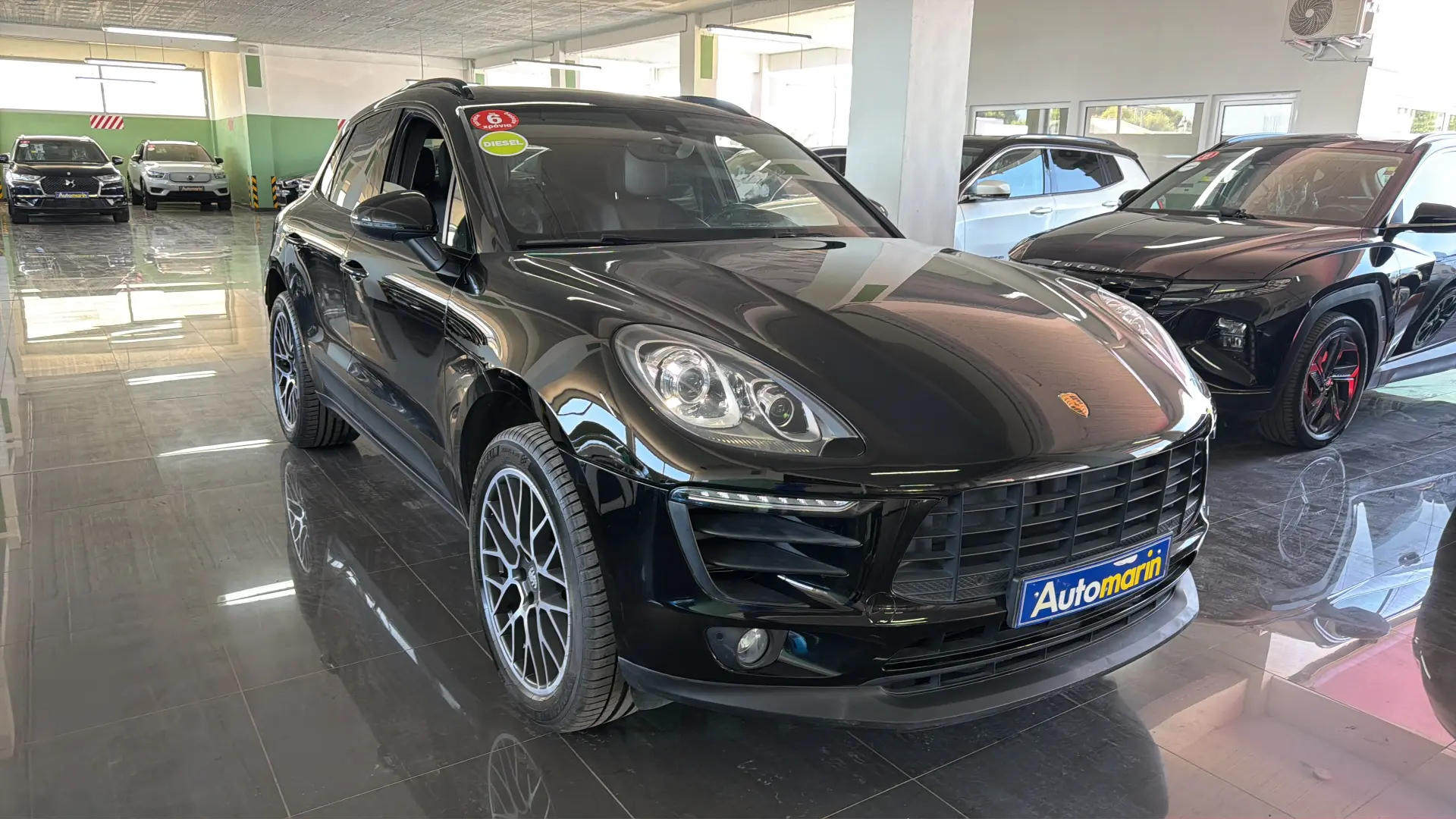 View 3 - Porsche Macan - 2016