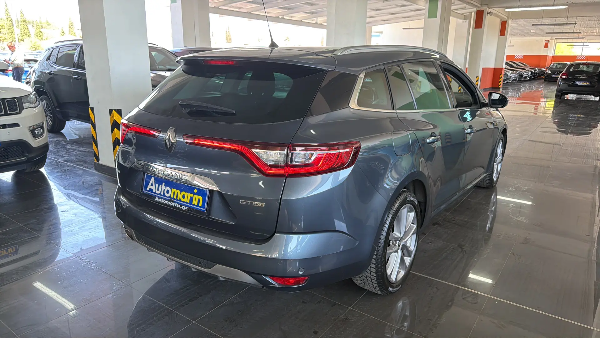 View 4 - Renault Megane - 2017