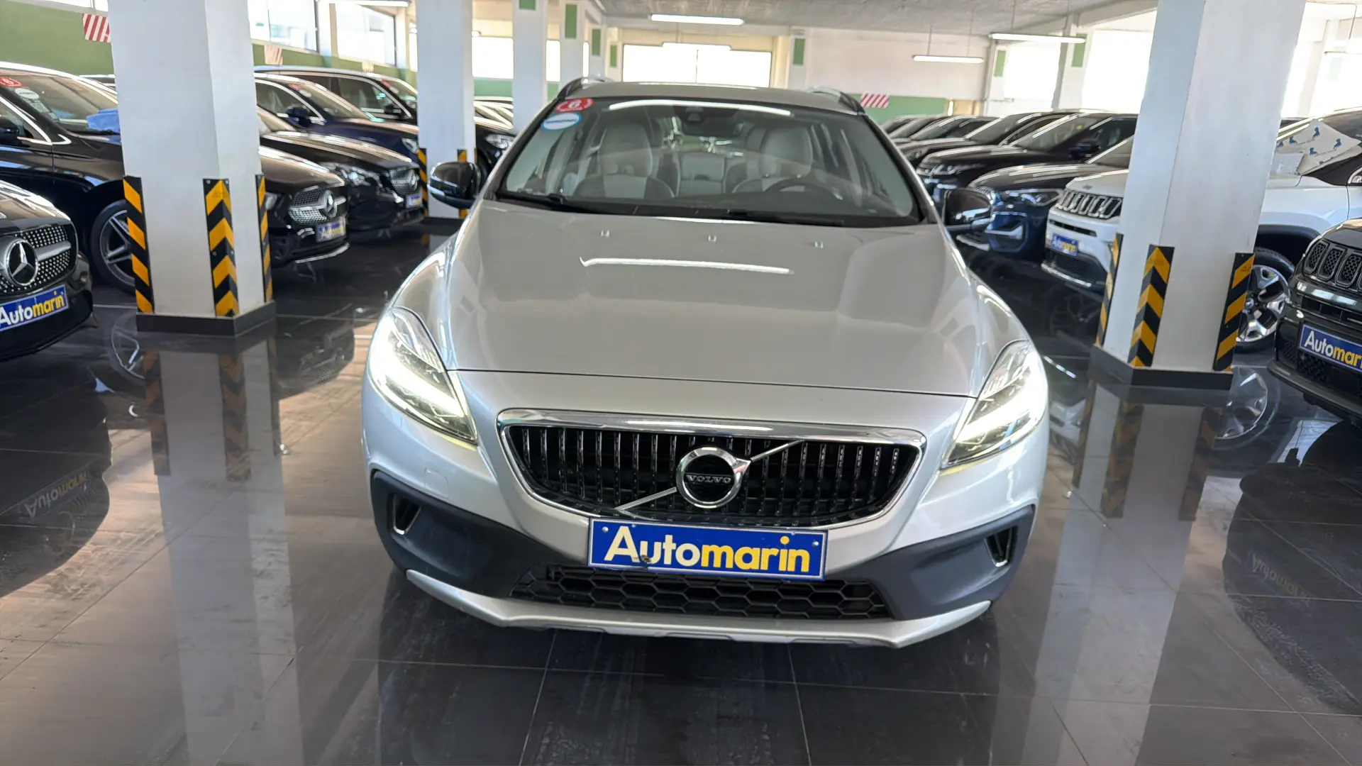 View 2 - Volvo V40 Cross Country - 2018