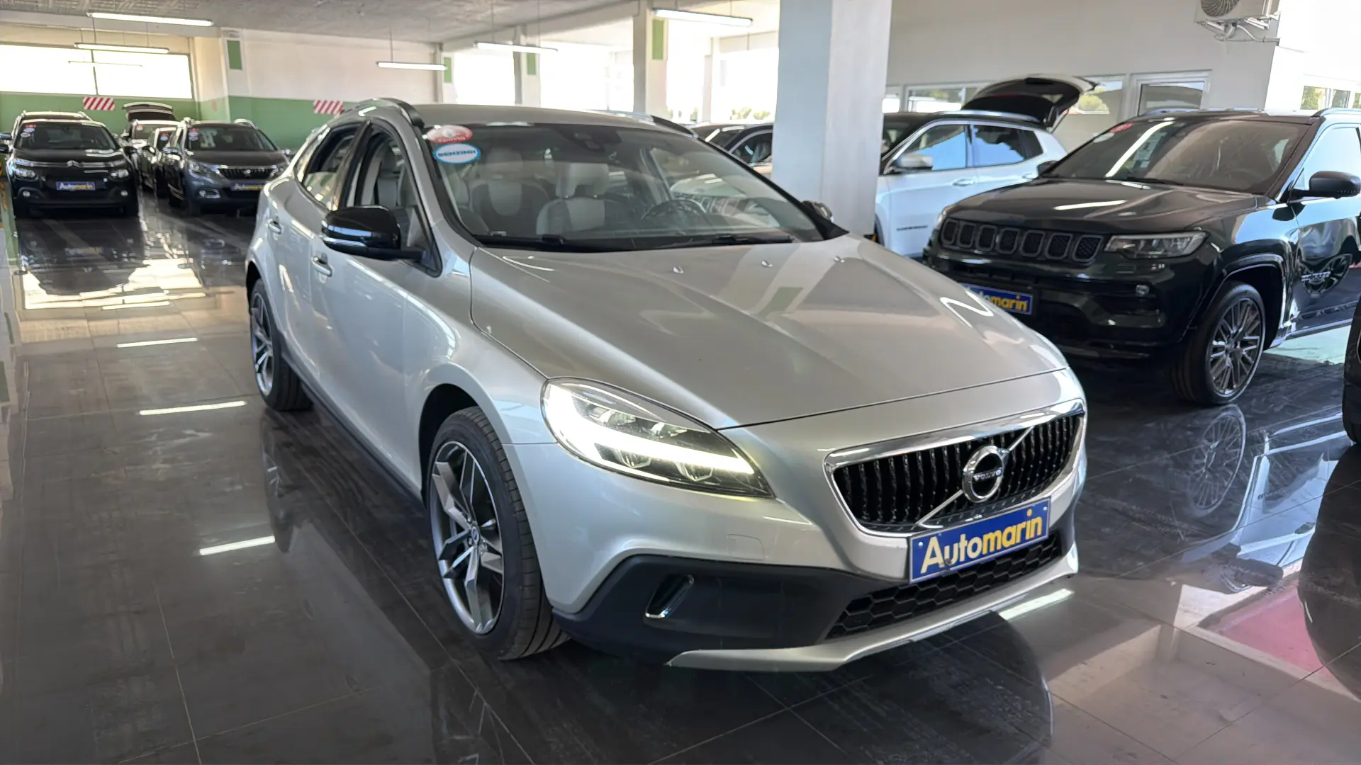 View 3 - Volvo V40 Cross Country - 2018