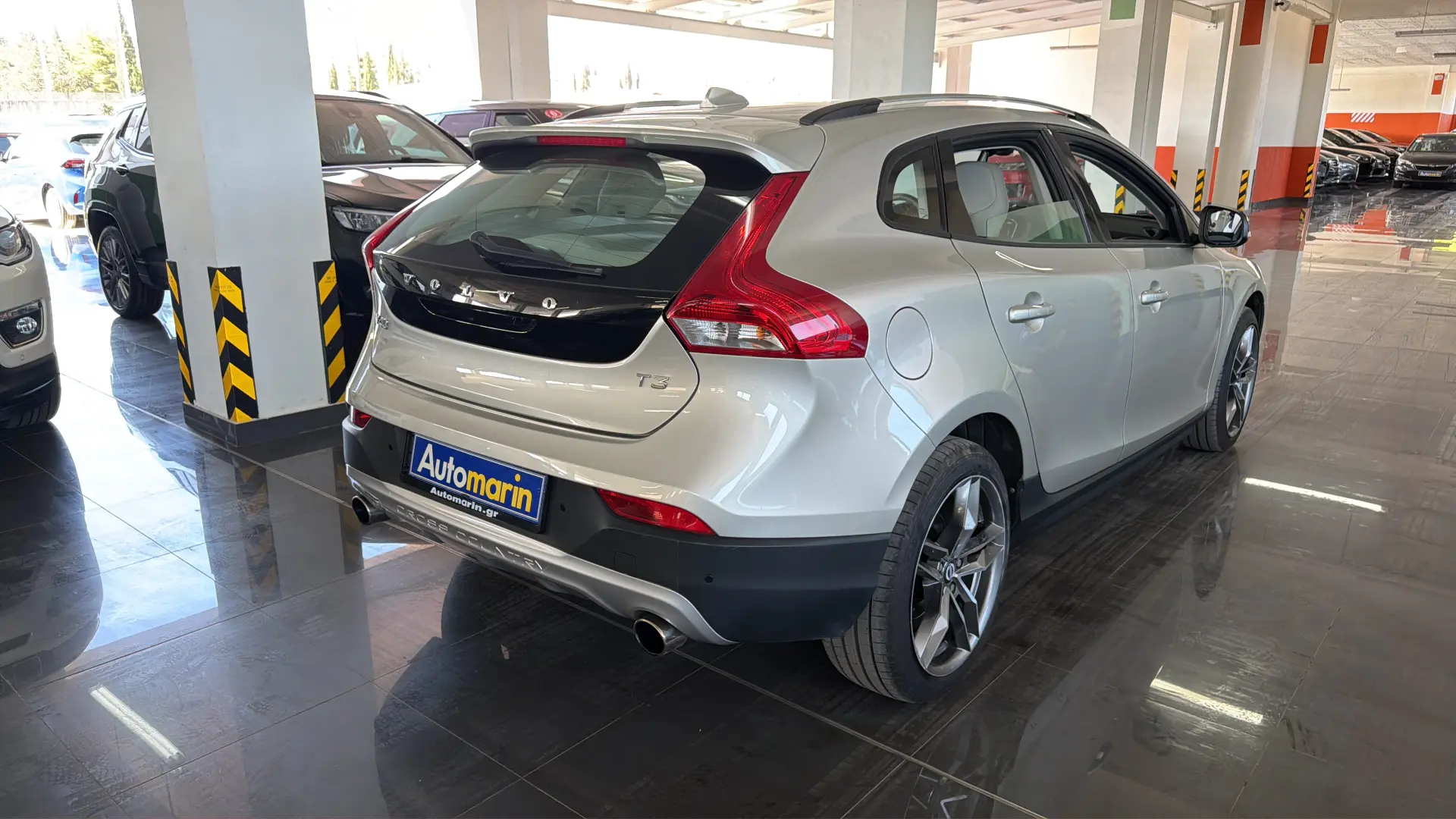 View 4 - Volvo V40 Cross Country - 2018