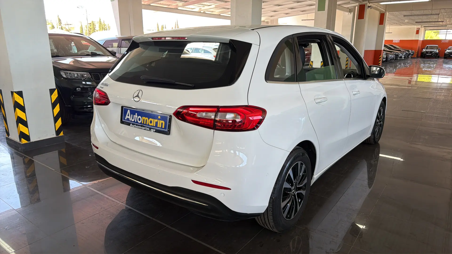 View 4 - Mercedes-Benz B 180 - 2021