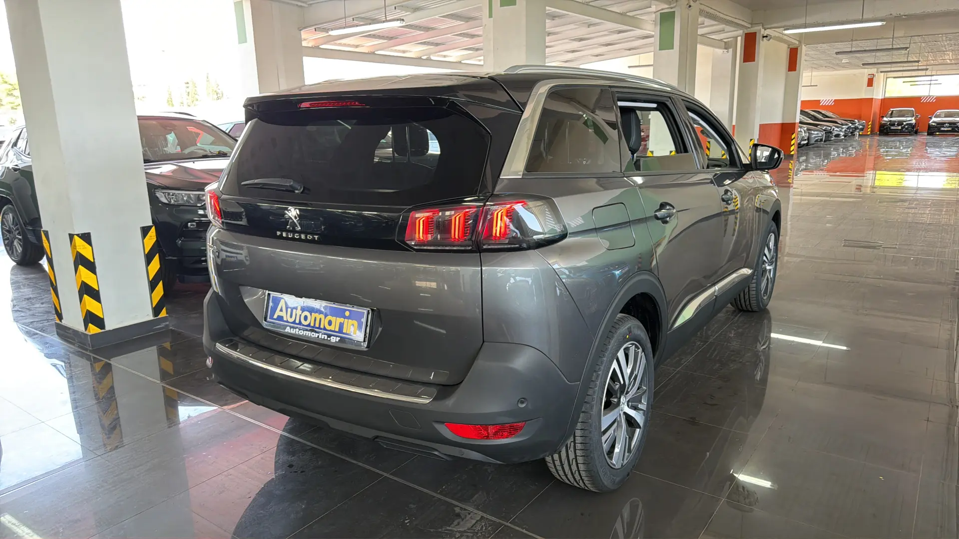 View 4 - Peugeot 5008 - 2021