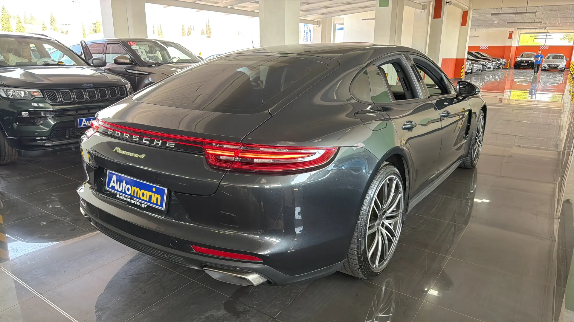View 4 - Porsche Panamera - 2019