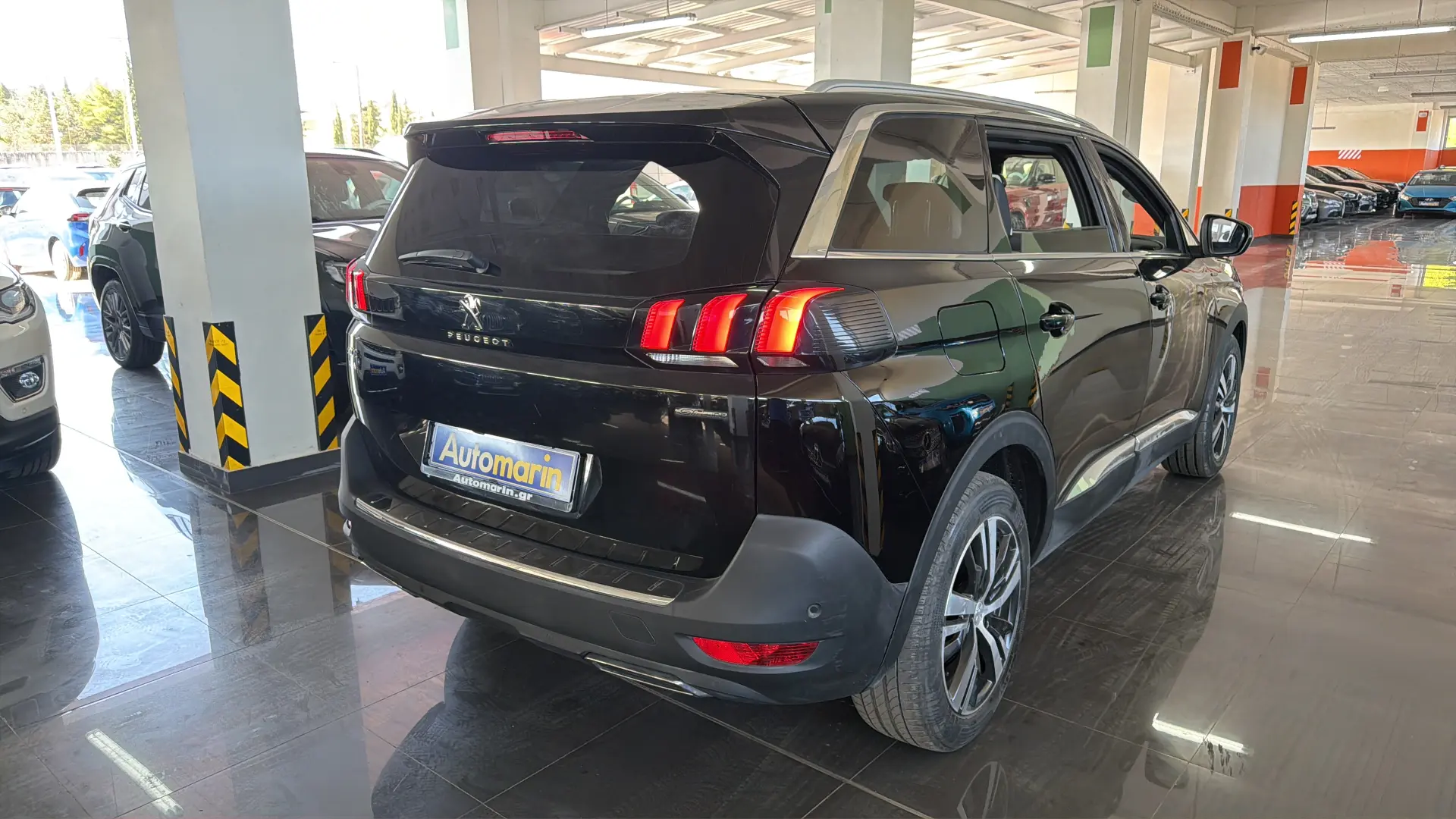 View 4 - Peugeot 5008 - 2018