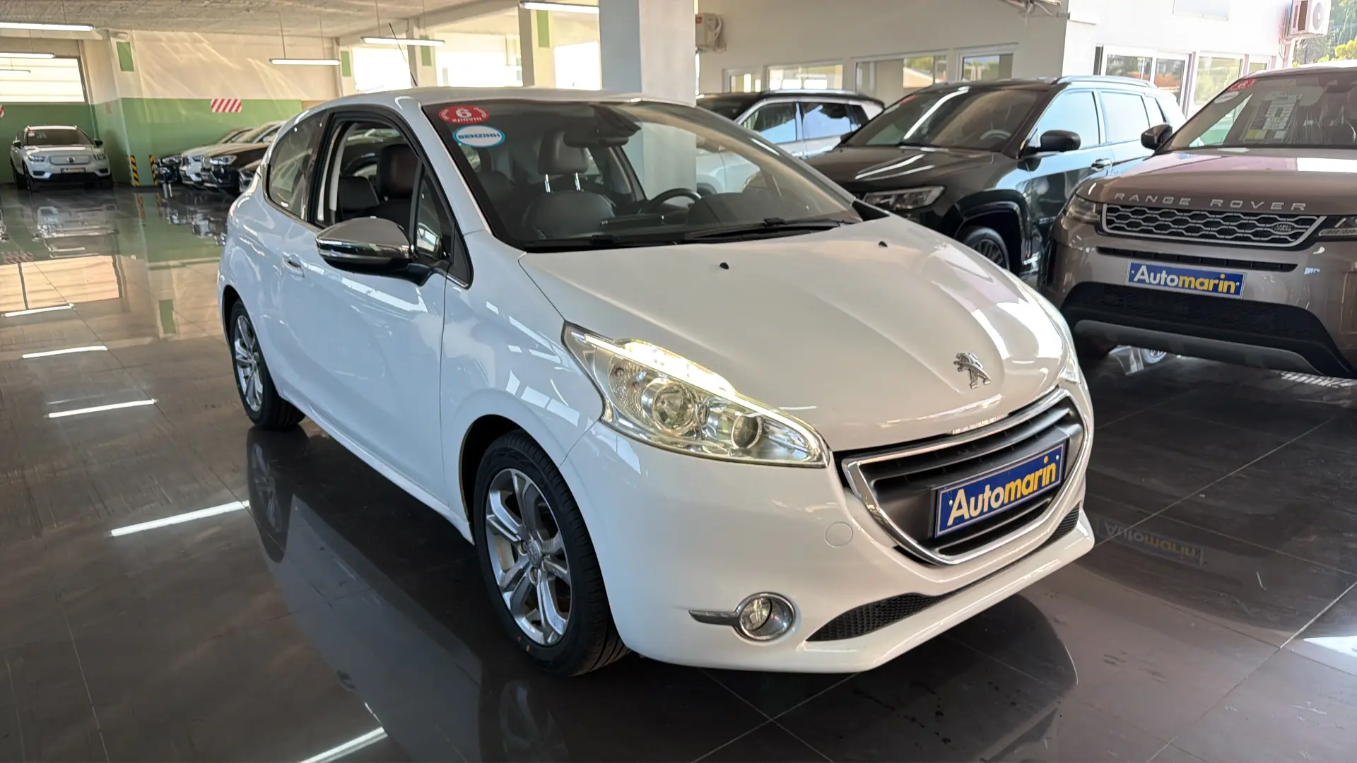 View 3 - Peugeot 208 - 2015