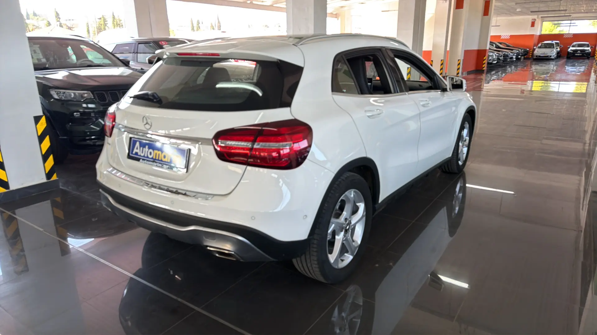 View 4 - Mercedes-Benz GLA 200 - 2017