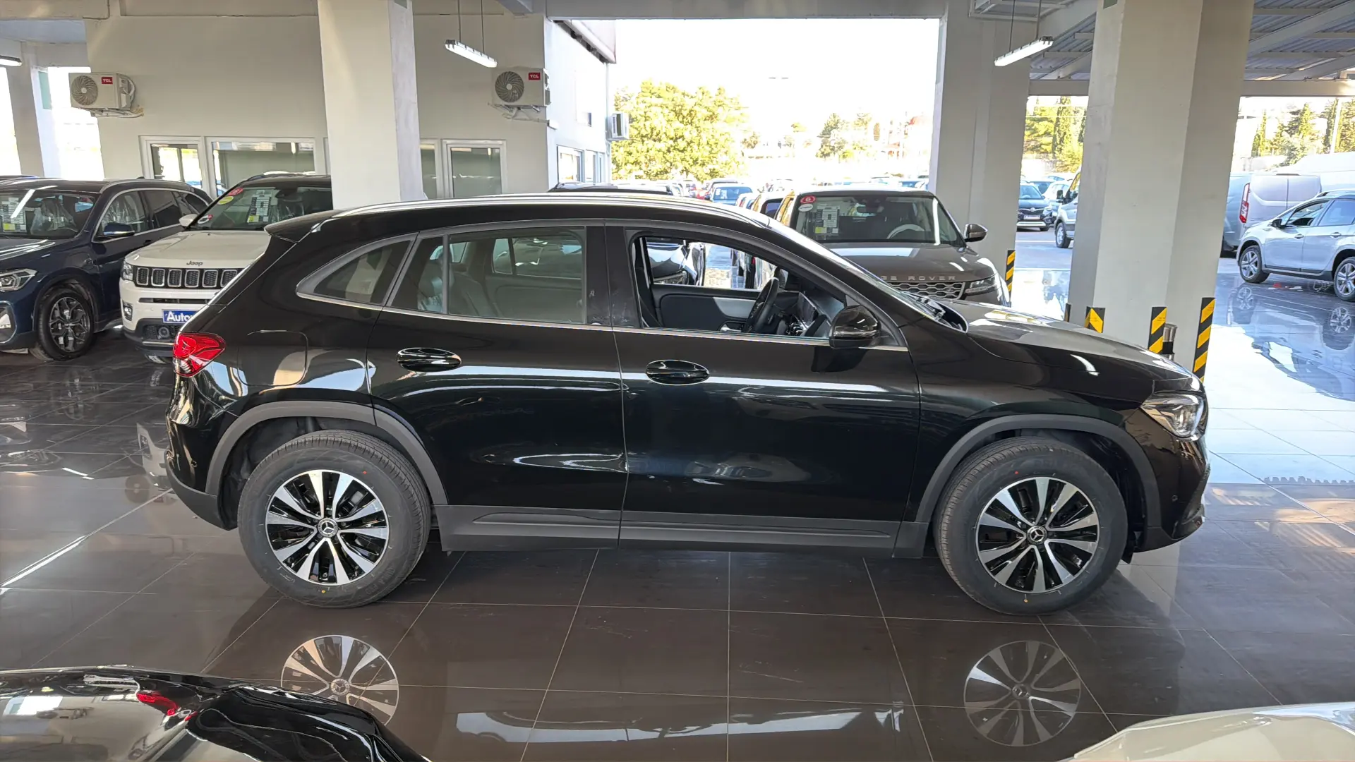 View 4 - Mercedes-Benz GLA 250 - 2022