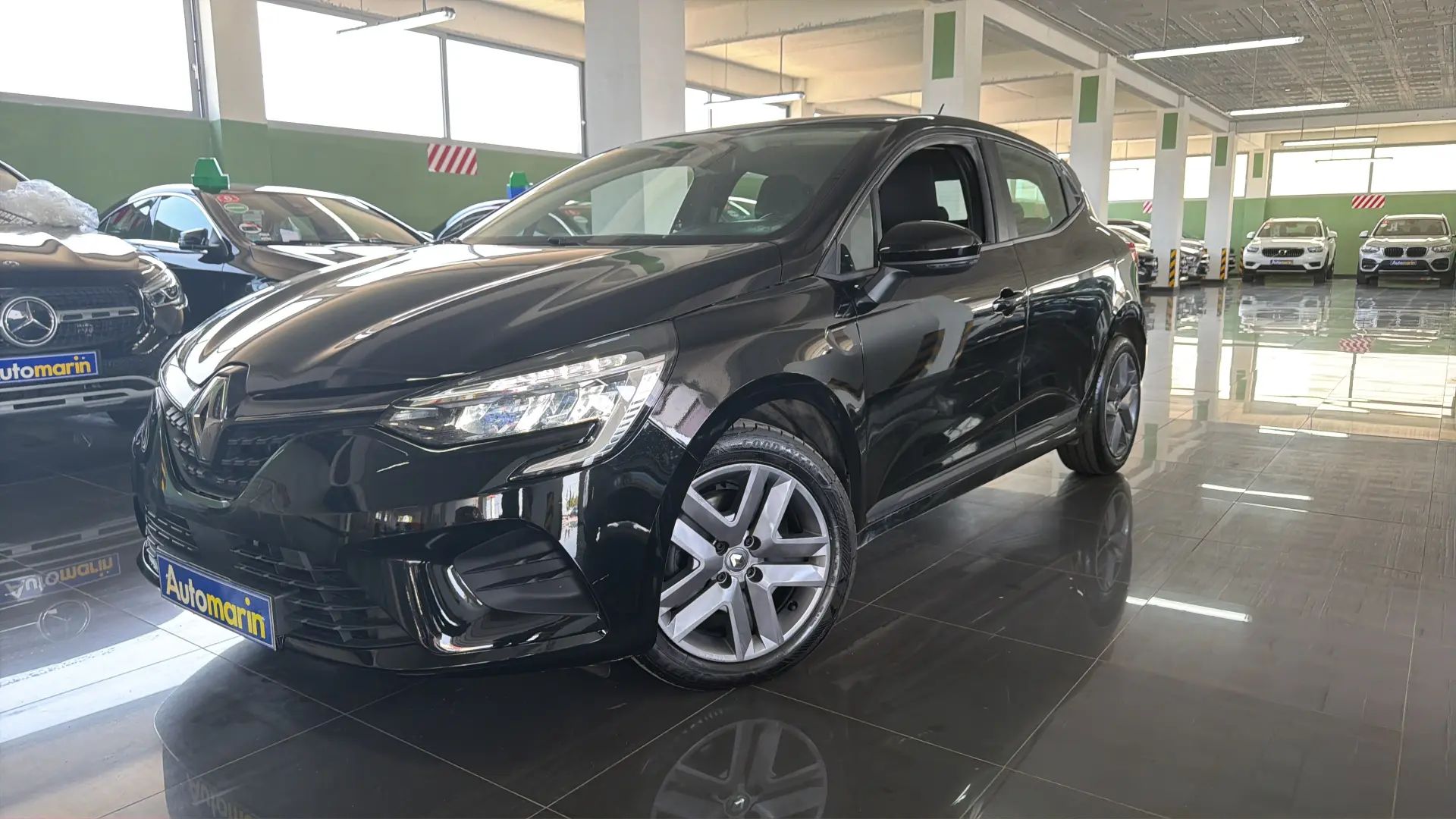View 1 - Renault Clio - 2022