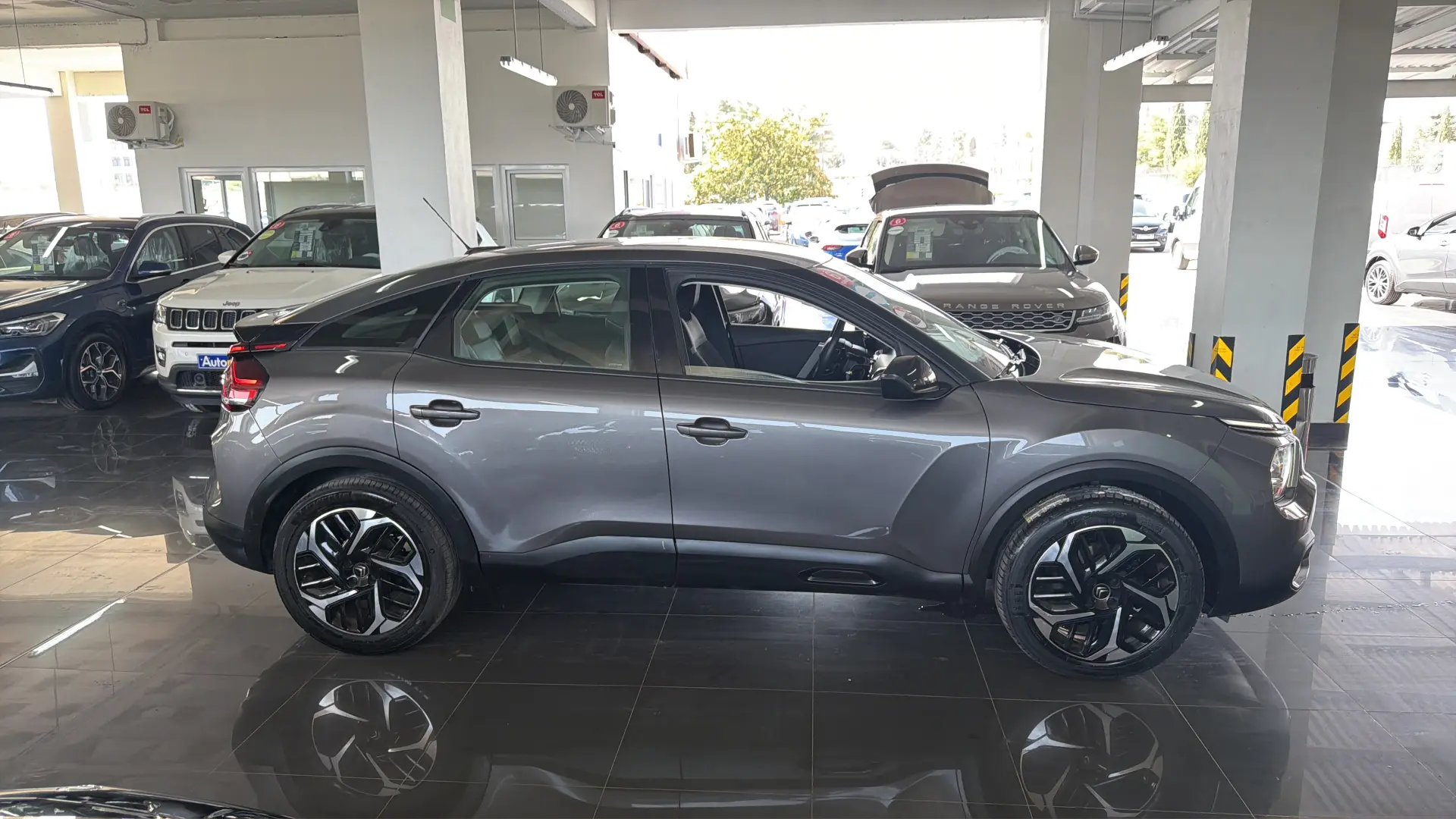 View 4 - Citroen C4 - 2021