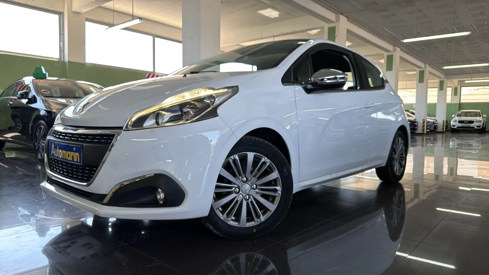 View 1 - Peugeot 208 - 2015