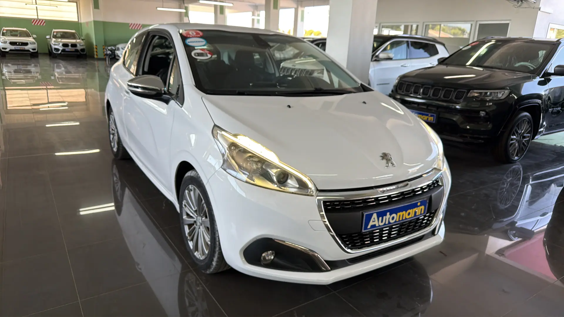 View 3 - Peugeot 208 - 2015