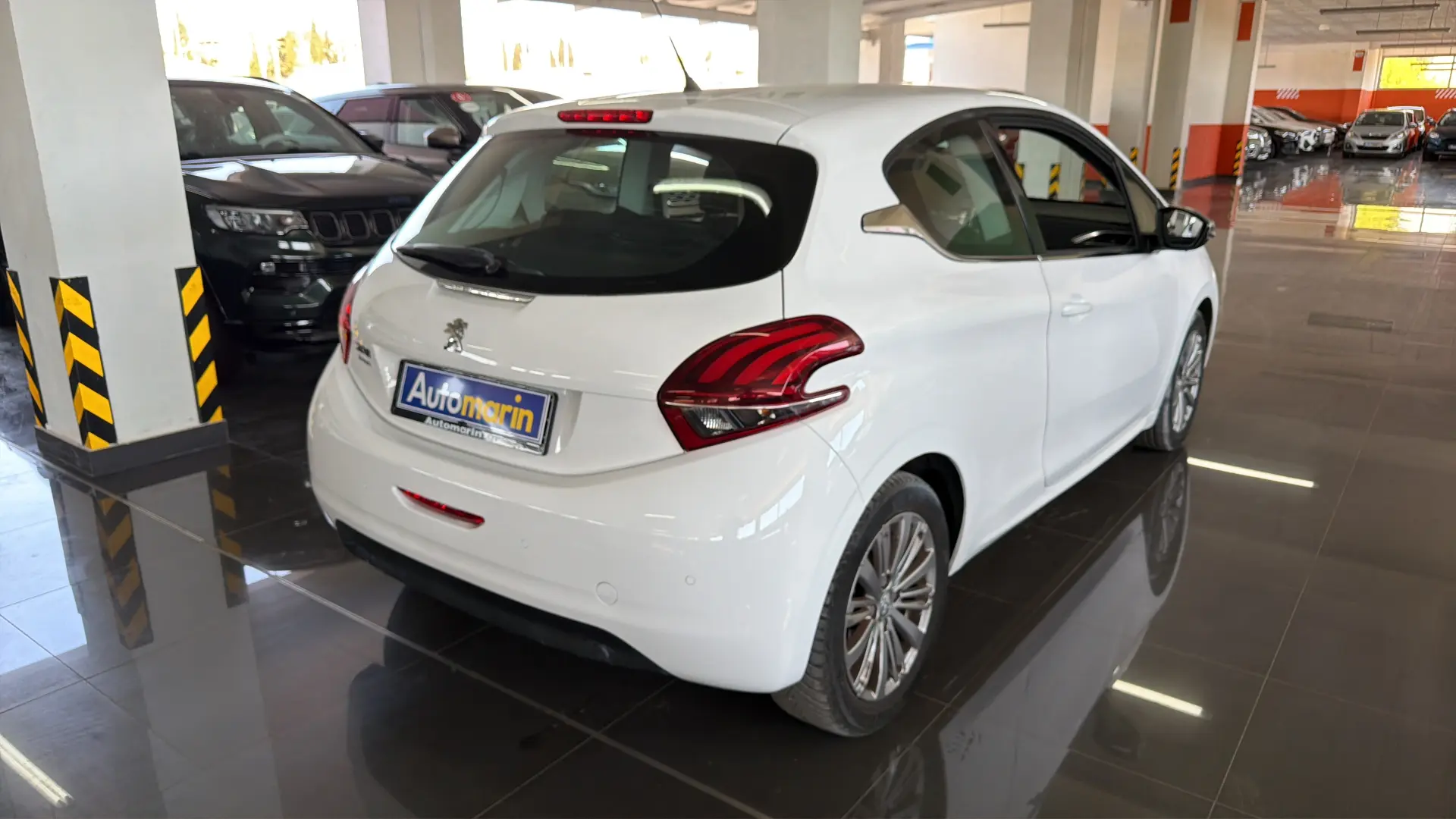 View 4 - Peugeot 208 - 2015