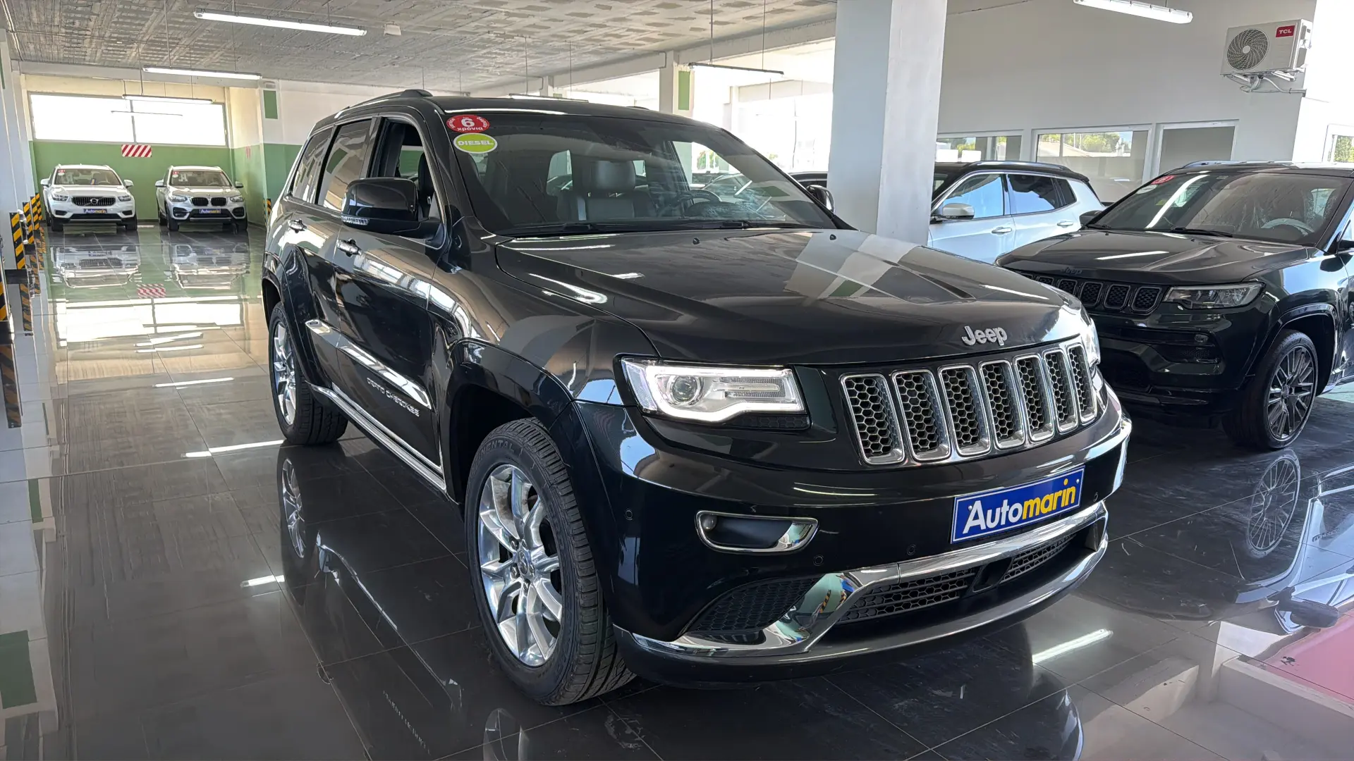 View 3 - Jeep Grand Cherokee - 2016