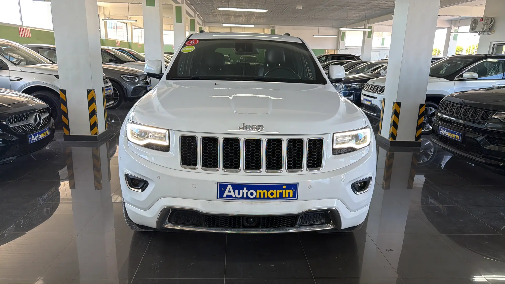 View 2 - Jeep Grand Cherokee - 2015