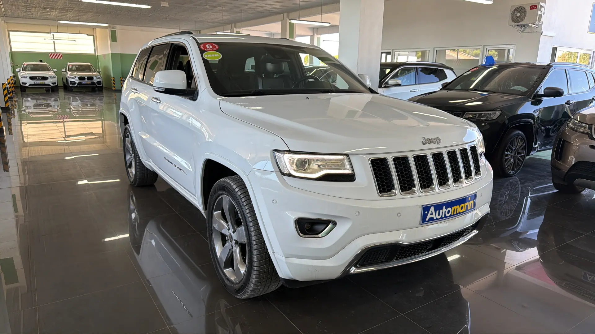 View 3 - Jeep Grand Cherokee - 2015