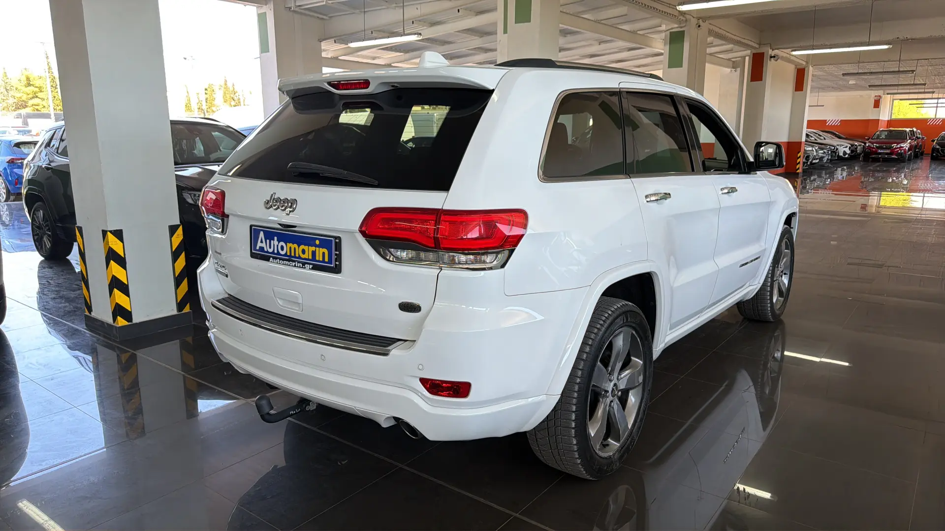 View 4 - Jeep Grand Cherokee - 2015