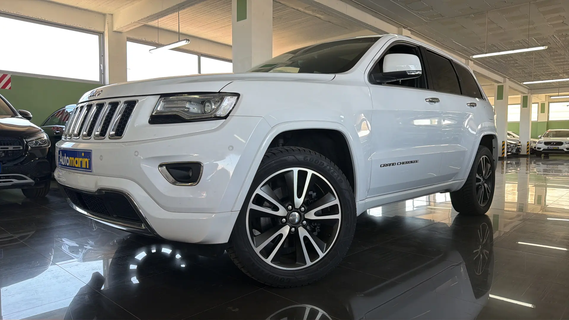 View 1 - Jeep Grand Cherokee - 2015