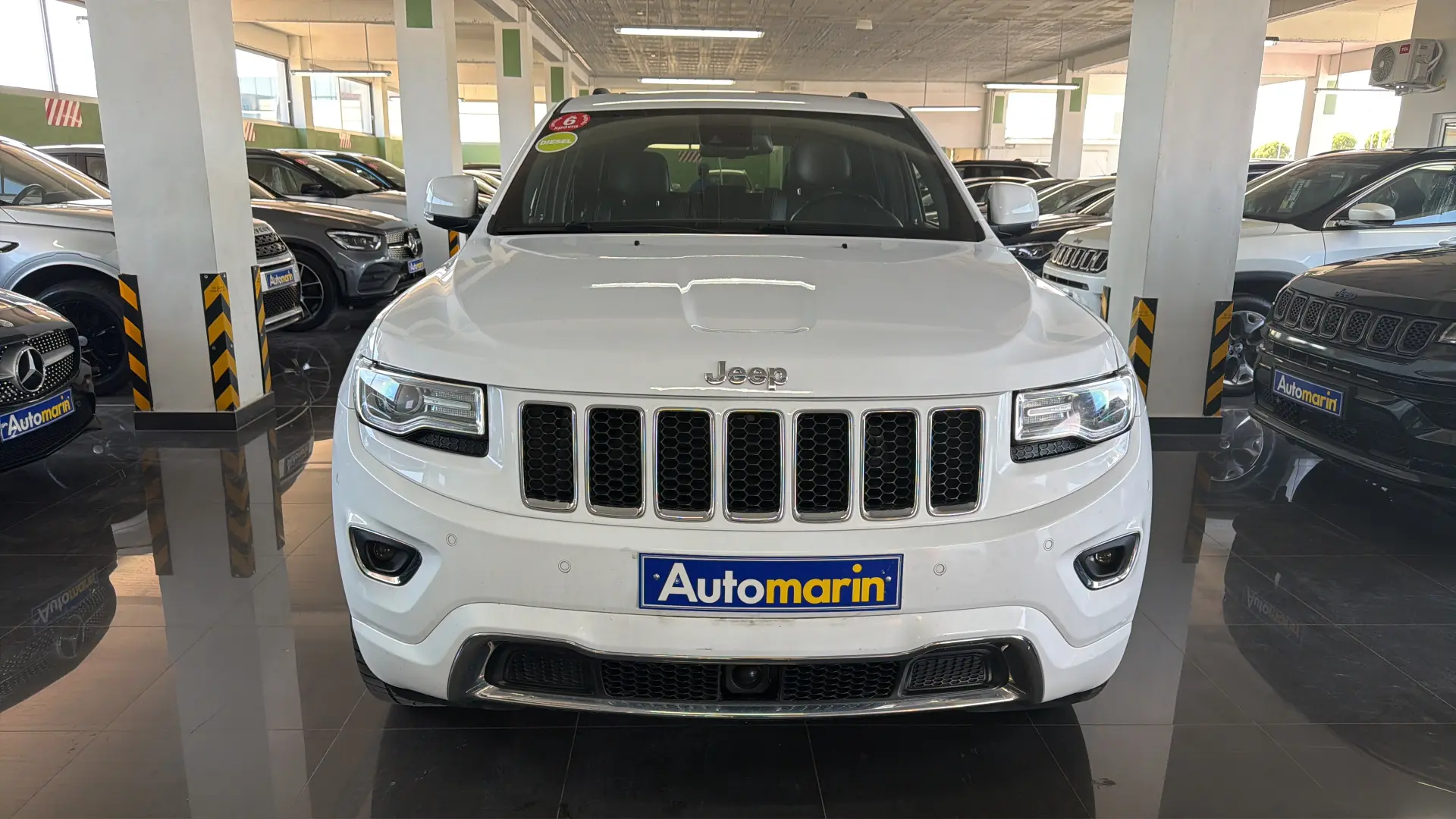 View 2 - Jeep Grand Cherokee - 2015